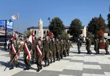 OBCHODY 85. ROCZNICY BITWY POD PROSZOWICAMI Z UDZIAŁEM KLAS MUNDUROWYCH ZS PROSZOWICE