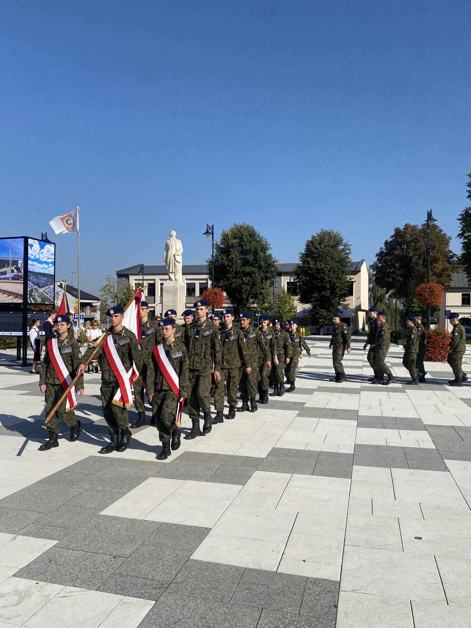 OBCHODY 85. ROCZNICY BITWY POD PROSZOWICAMI Z UDZIAŁEM KLAS MUNDUROWYCH ZS PROSZOWICE