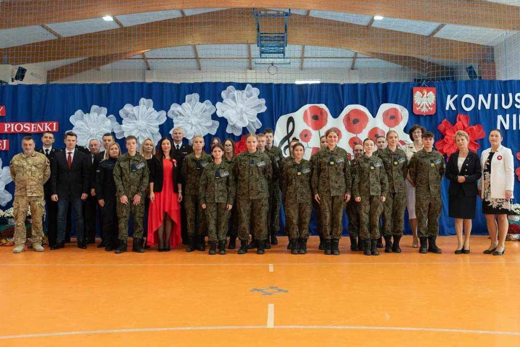 III POWIATOWY PRZEGLĄD PIEŚNI I PIOSENEK PATRIOTYCZNYCH 