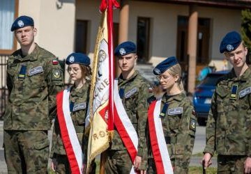OBCHODY 81 ROCZNICY ZRZUTU CICHOCIEMNYCH Z UDZIAŁEM UCZNIÓW KLAS MUNDUROWYCH ZS PROSZOWICE