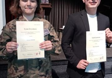 UCZNIOWIE ZS PROSZOWICE WŚRÓD ZWYCIĘZCÓW I LAUREATÓW KONKURSU PATRIOTYCZNEGO „POLSKIE ORĘŻE ZAWSZE NIEZŁOMNE”