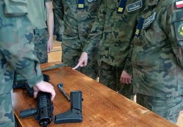 SZKOLENIE KLAS MUNDUROWYCH Z ŻOŁNIERZAMI 5 PUŁKU DOWODZENIA