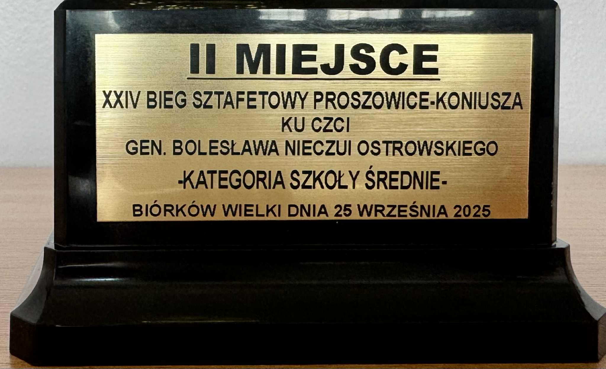 SUKCES UCZNIÓW ZS PROSZOWICE - II MIEJSCE W XXIV BIEGACH SZTAFETOWYCH PROSZOWICE-KONIUSZA KU CZCI GEN. BOLESŁAWA NIECZUI-OSTROWSKIEGO