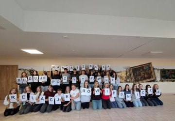 NASZA SZKOŁA BUDUJE POZYTYWNE RELACJE RÓWIEŚNICZE - GRA TERENOWA DLA UCZNIÓW KLAS I