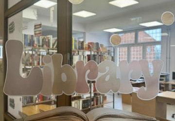 MIĘDZYNARODOWY MIESIĄC BIBLIOTEK SZKOLNYCH 2025 - BIBLIOTEKA ZAPRASZA CZŁOWIEKA