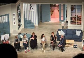 MŁODZIEŻ ZS PROSZOWICE NA SPEKTAKLU PT. „UMRZEĆ ZE ŚMIECHU” W KRAKOWSKIM TEATRZE 