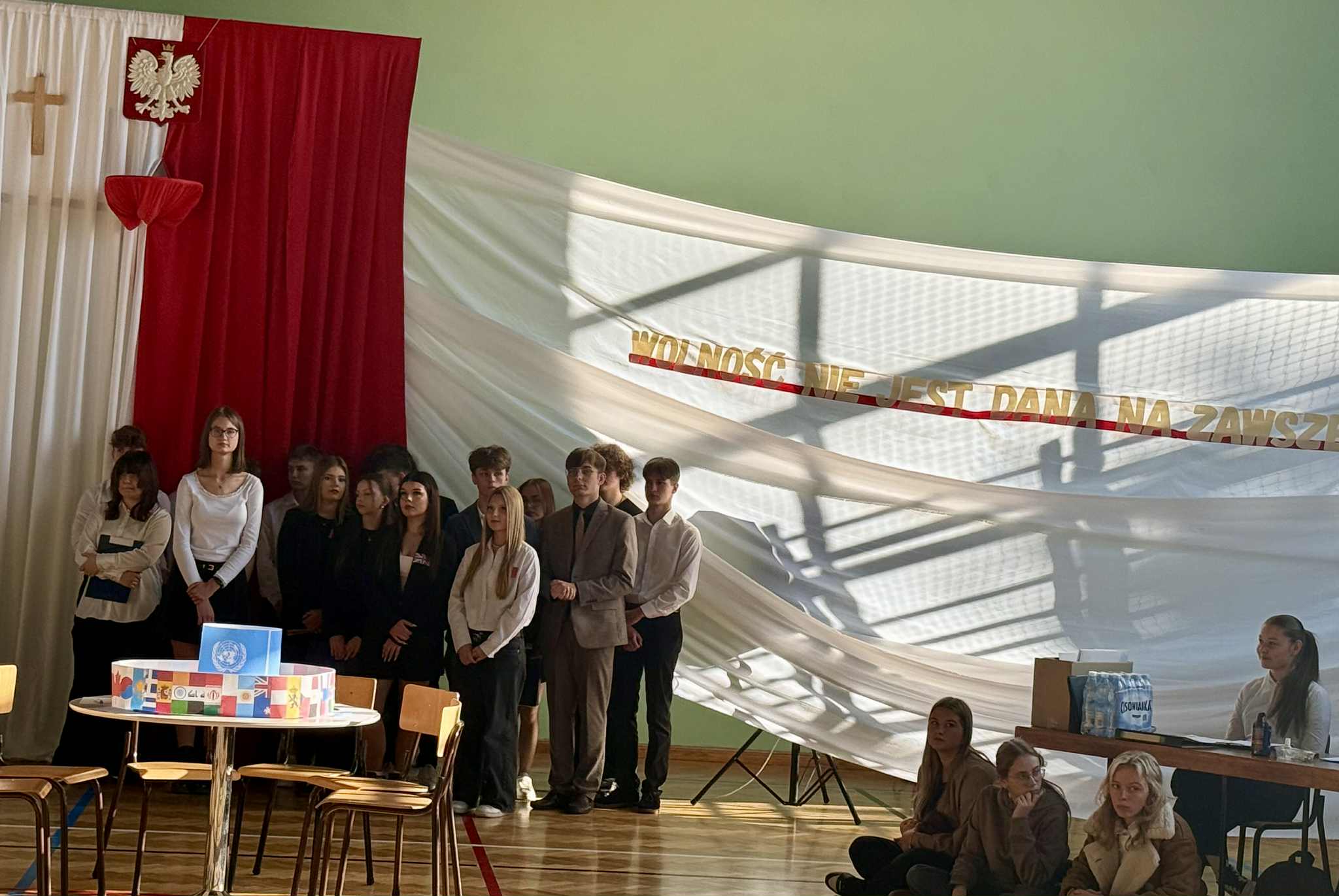 WOLNOŚĆ NIE JEST DANA NA ZAWSZE ...  UROCZYSTA AKADEMIA W ZS PROSZOWICE Z OKAZJI 107 ROCZNICY ODZYSKANIA NIEPODLEGŁOŚCI