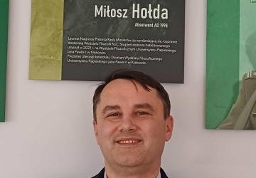 SPOTKANIE UCZNIÓW KLAS DZIENNIKARSKO-MEDIALNYCH Z PROFESOREM UNIWERSYTETU PAPIESKIEGO JANA PAWŁA II KS. MIŁOSZEM HOŁDĄ, ABSOLWENTEM LO W PROSZOWICACH