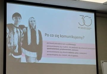 RĘCE DO GÓRY! – WARSZTATY Z KOMUNIKACJI NIEWERBALNEJ DLA UCZNIÓW ZS PROSZOWICE W WSZIB