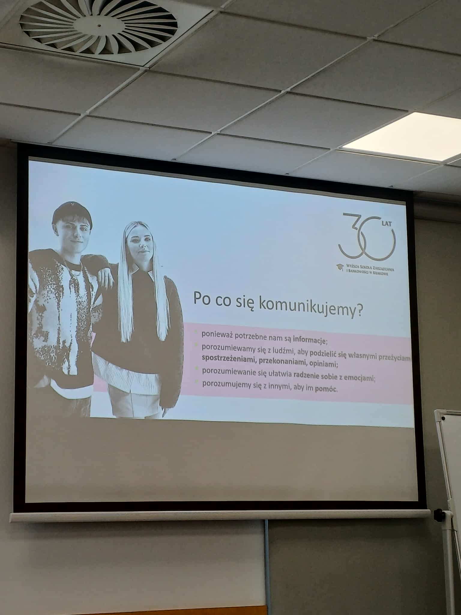 RĘCE DO GÓRY! – WARSZTATY Z KOMUNIKACJI NIEWERBALNEJ DLA UCZNIÓW ZS PROSZOWICE W WSZIB