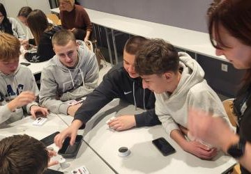 SPOTKANIE Z PREHISTORIĄ, ILUZJĄ I GRINCHEM