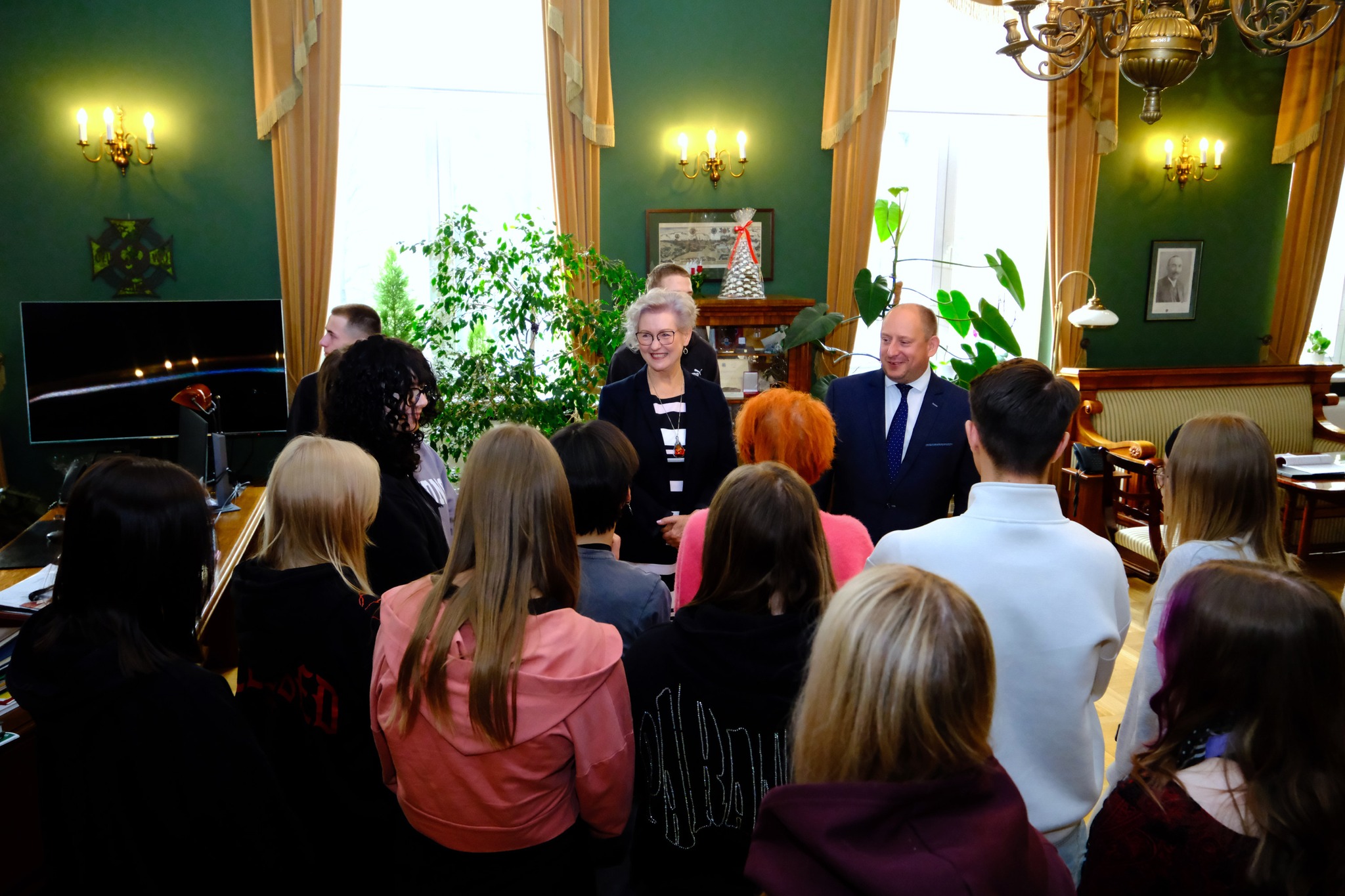 W SERCU ADMINISTRACJI RZĄDOWEJ W WOJEWÓDZTWIE – WIZYTA UCZNIÓW ZS PROSZOWICE W MAŁOPOLSKIM URZĘDZIE WOJEWÓDZKIM W KRAKOWIE . UDZIAŁ W WARSZTATACH W RAMACH „LEKCJI OBYWATELSKICH”