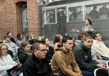 WARSZTATY EDUKACYJNE W MUZEUM ARMII KRAJOWEJ W KRAKOWIE – UDZIAŁ W GRZE WIELKOFORMATOWEJ