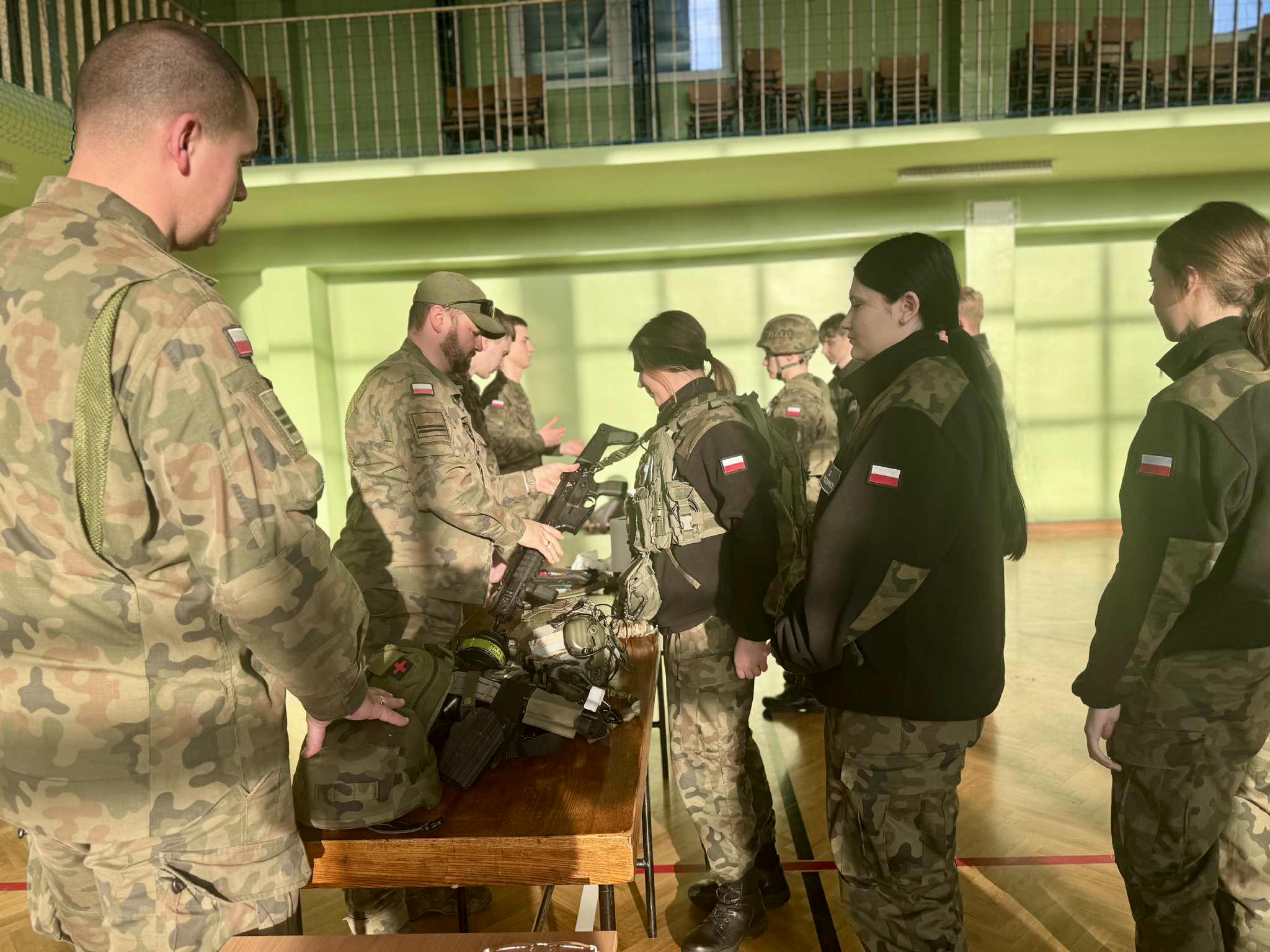 SZKOLENIE KLAS MUNDUROWYCH Z ŻOŁNIERZAMI 5 PUŁKU DOWODZENIA