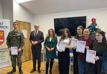 SUKCES UCZNIÓW ZS PROSZOWICE W POWIATOWYM KONKURSIE PT. „MOJA ŁATKA WSPARCIA – PROFILAKTYKA HIV”