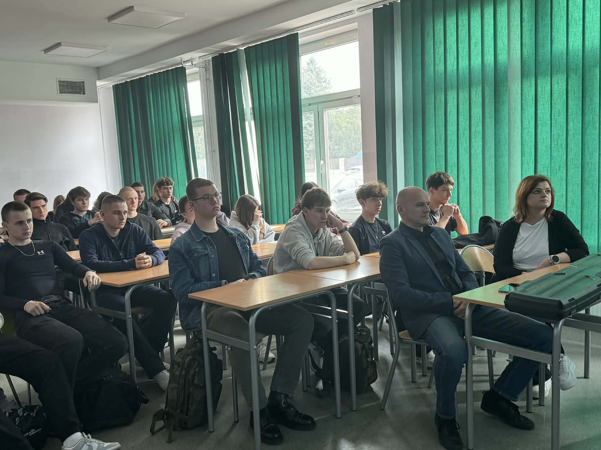 MŁODZIEŻ A PRAWO - PRELEKCJA FUNCJONARIUSZY KPP W PROSZOWICACH DLA UCZNIÓW ZS PROSZOWICE