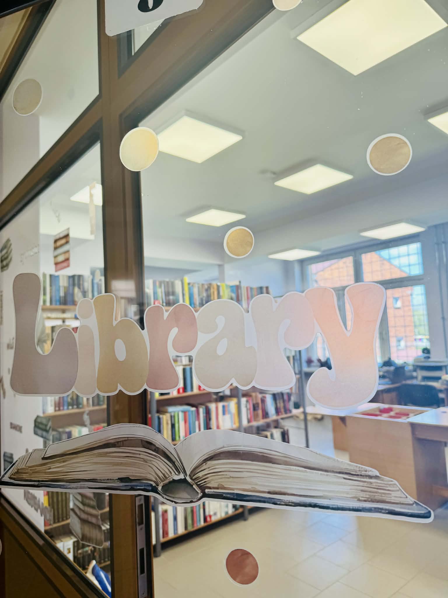 CZYTAJĄCA SZKOŁA - ZS PROSZOWICE ŚWIĘTUJE ŚWIATOWY DZIEŃ KSIĄŻKI I PRAW AUTORSKICH