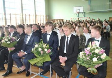 IDŹCIE SWOJĄ DROGĄ ... POŻEGNANIE MATURZYSTÓW AD 2026 W ZS PROSZOWICE