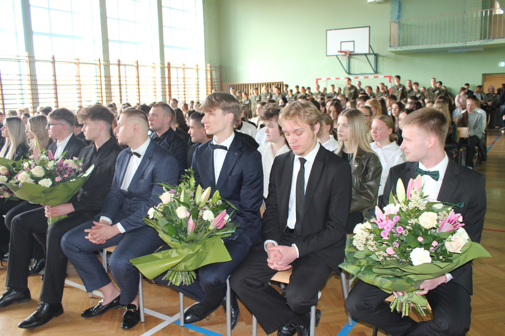 IDŹCIE SWOJĄ DROGĄ ... POŻEGNANIE MATURZYSTÓW AD 2026 W ZS PROSZOWICE