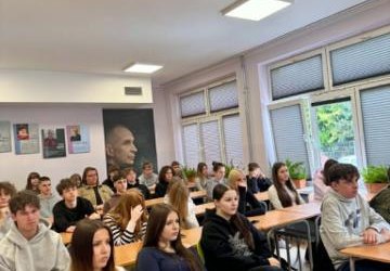 MŁODZIEŻ A PRAWO - PRELEKCJA FUNKCJONARIUSZY KPP W PROSZOWICACH DLA UCZNIÓW ZS PROSZOWICE