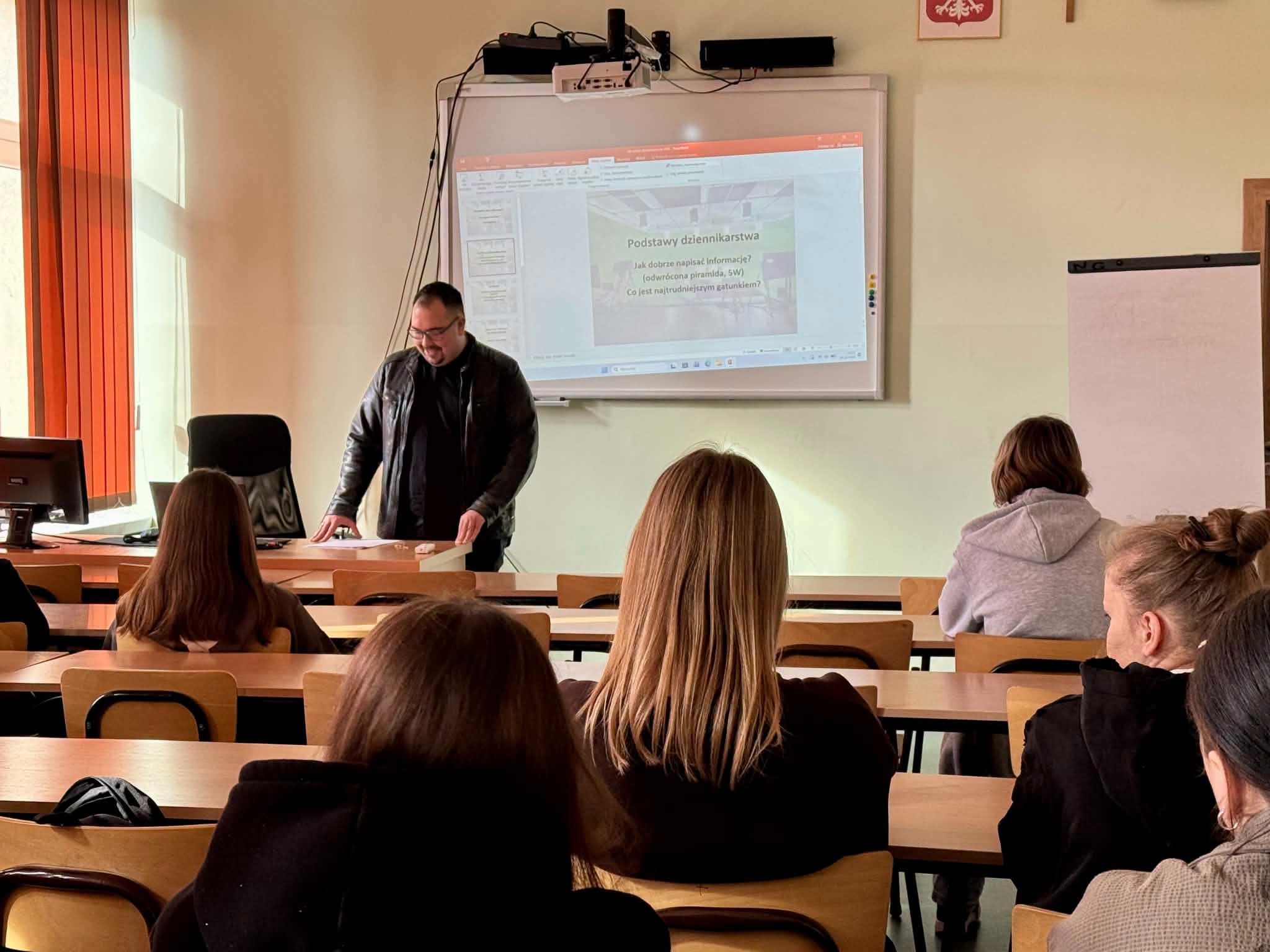 KULISY ZAWODU REPORTERA - WARSZTATY DZIENNIKARSKIE W ZS PROSZOWICE